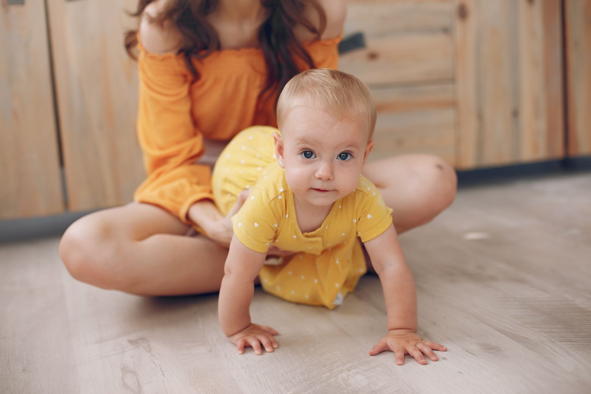 mother-playing-with-little-daughter-home.klein_